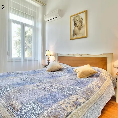 By The Sea - 23638 פורץ